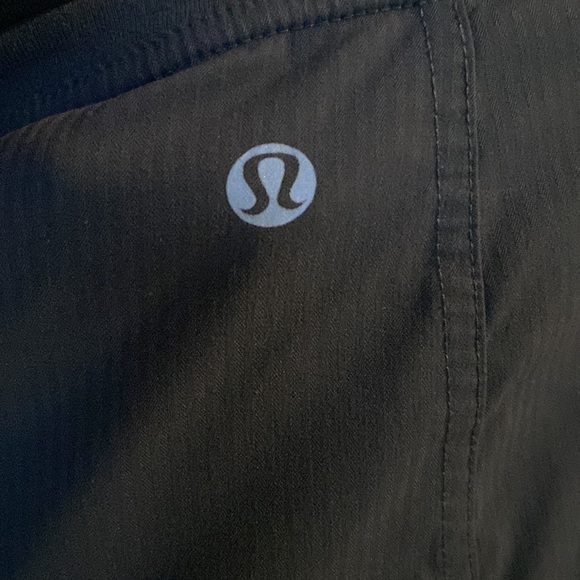 Vintage Lululemon Capris - Dark Grey With Tiny Stripe Size 8 - Picture 2 of 11